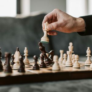 Cómo y cuándo debe pulsarse el reloj según FIDE